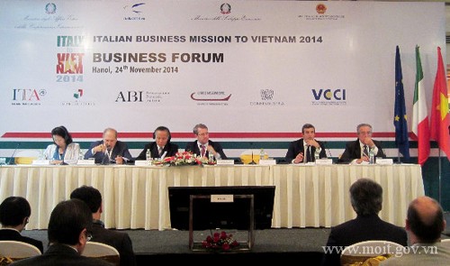 Итальянские бизнесмены изучают возможности развития делового сотрудничества с вьетнамскими - ảnh 1